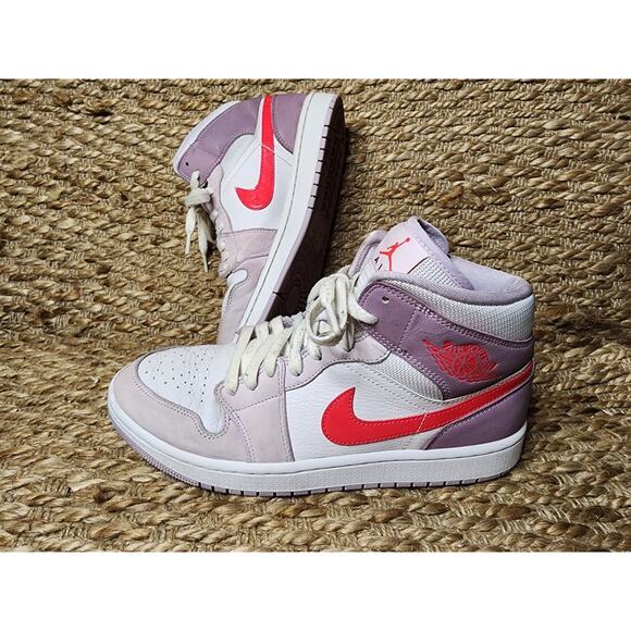 Nike Air Jordan 1 Mid Valentine's Day Womens 10.5 Basketball DR0174-500 Athletic - Picture 1 of 10